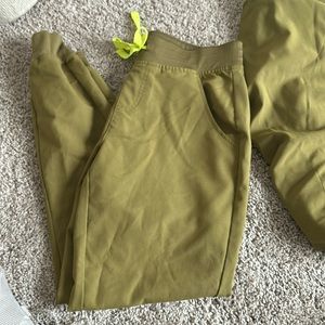 FIGS Martini olive Jogger small